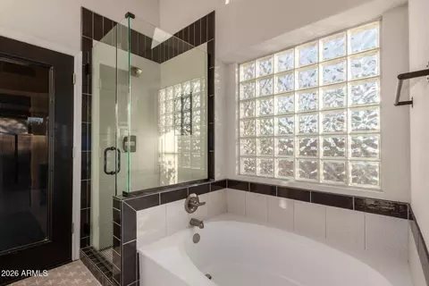 Bath - 7265 E Lindner Ave, Mesa, AZ 85209 photo 1 of 3