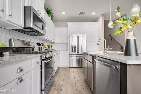 Kitchen - 2635 S 107th St, Mesa, AZ 85209 photo 5 of 7