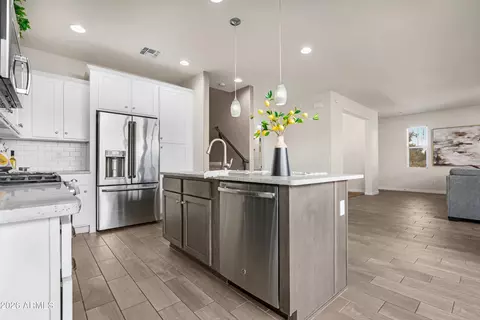 Kitchen - 2635 S 107th St, Mesa, AZ 85209 photo 4 of 7