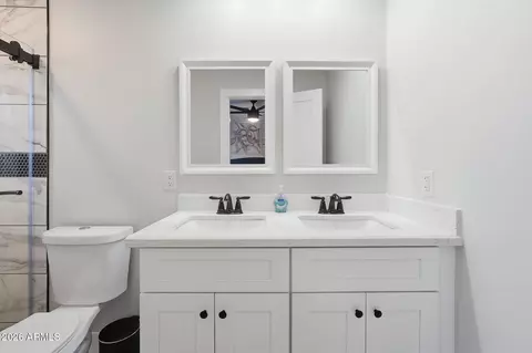 Bath - 3041 Elm St, Phoenix, AZ 85016 photo 5 of 6