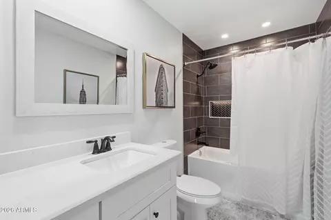 Bath - 3041 Elm St, Phoenix, AZ 85016 photo 4 of 6