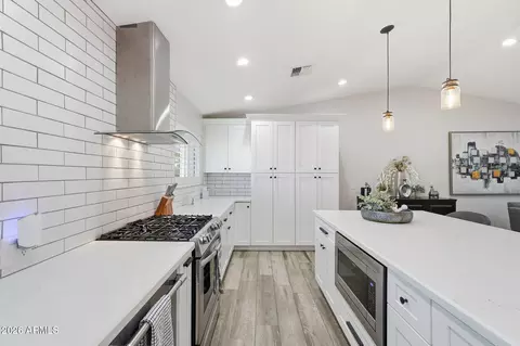 Kitchen - 3041 Elm St, Phoenix, AZ 85016 photo 4 of 8