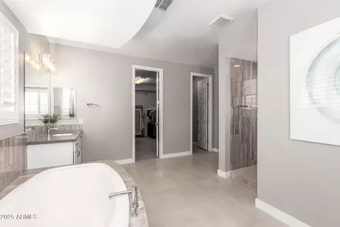 Bath - 3251 E Bryce Ln, Phoenix, AZ 85050 photo 2 of 6