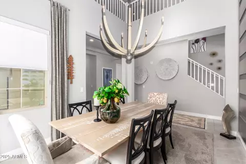 Dining - 3251 E Bryce Ln, Phoenix, AZ 85050 photo 3 of 5