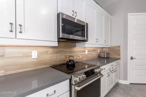 Kitchen - 3251 E Bryce Ln, Phoenix, AZ 85050 photo 4 of 4