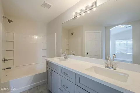 Bath - 2518 W Carson Rd, Phoenix, AZ 85041 photo 2 of 4