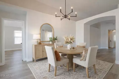 Dining - 2518 W Carson Rd, Phoenix, AZ 85041 photo 1 of 1