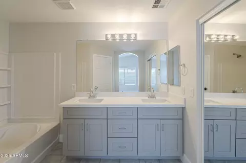 Bath - 2518 W Carson Rd, Phoenix, AZ 85041 photo 1 of 4