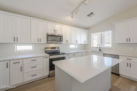 2518 W Carson Rd, Phoenix, AZ 85041