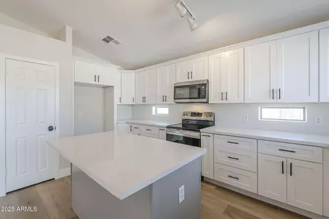 Kitchen - 2518 W Carson Rd, Phoenix, AZ 85041 photo 3 of 5