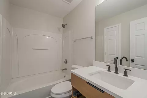 Bath - 2518 W Carson Rd, Phoenix, AZ 85041 photo 4 of 4