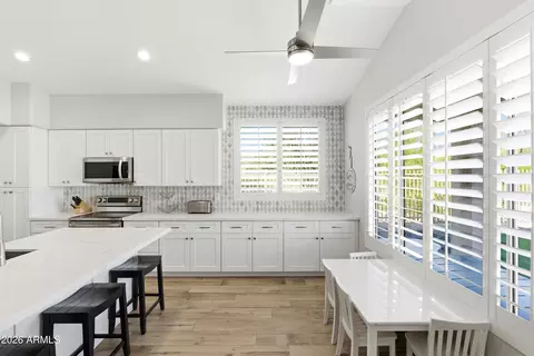 Kitchen - 4304 E Sands Dr, Phoenix, AZ 85050 photo 4 of 6