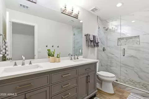 Bath - 4304 E Sands Dr, Phoenix, AZ 85050 photo 5 of 5