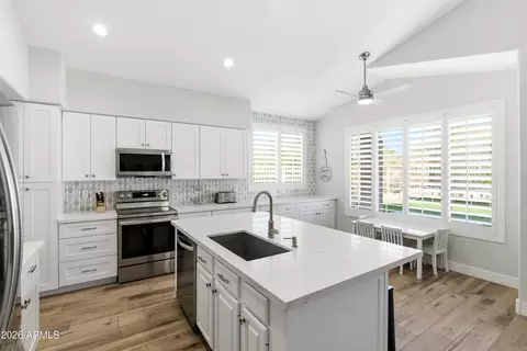 Kitchen - 4304 E Sands Dr, Phoenix, AZ 85050 photo 6 of 6