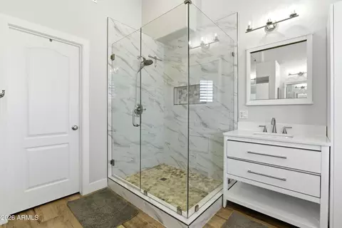Bath - 4304 E Sands Dr, Phoenix, AZ 85050 photo 4 of 5