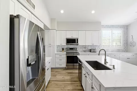 Kitchen - 4304 E Sands Dr, Phoenix, AZ 85050 photo 1 of 6