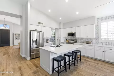 Kitchen - 4304 E Sands Dr, Phoenix, AZ 85050 photo 2 of 6