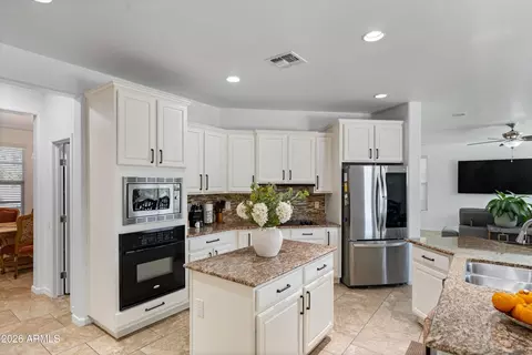 Kitchen - 10933 E Renfield Ave, Mesa, AZ 85212 photo 4 of 4