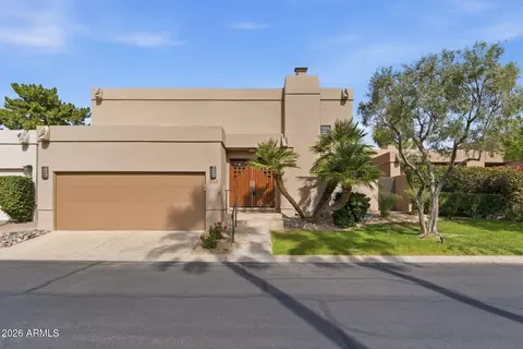 3048 E Stella Ln, Phoenix, AZ 85016