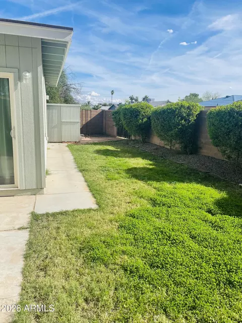Exterior - 2301 E Laurel Ln, Phoenix, AZ 85028 photo 4 of 4