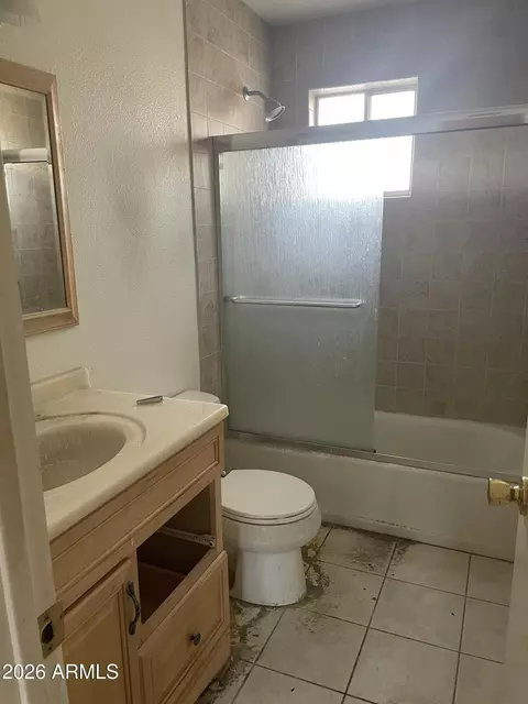 Bath - 2301 E Laurel Ln, Phoenix, AZ 85028 photo 3 of 3