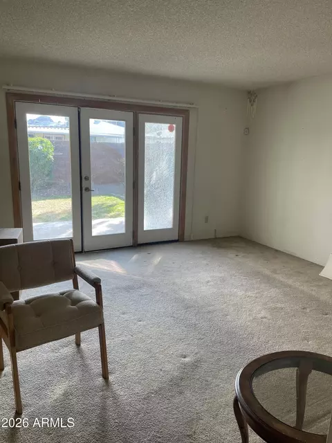 Living - 2301 E Laurel Ln, Phoenix, AZ 85028 photo 2 of 2
