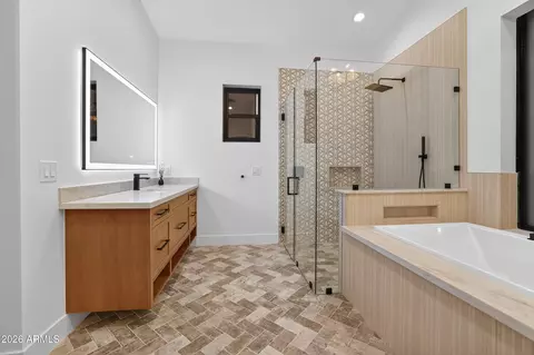 Bath - 4434 E Mitchell Dr, Phoenix, AZ 85018 photo 3 of 3