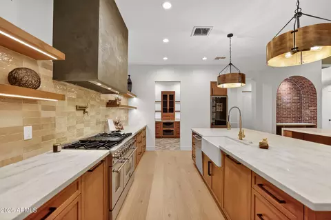 Kitchen - 4434 E Mitchell Dr, Phoenix, AZ 85018 photo 4 of 4