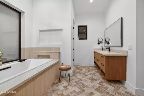 Bath - 4434 E Mitchell Dr, Phoenix, AZ 85018 photo 1 of 3