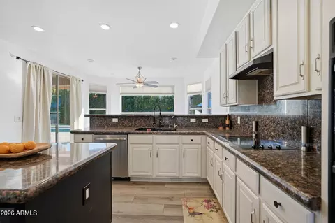 Kitchen - 3263 E Inverness Ave, Mesa, AZ 85204 photo 4 of 5