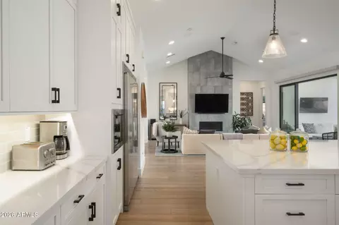 Entry Way - 3226 E Glenrosa Ave, Phoenix, AZ 85018 photo 1 of 2