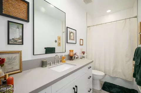 Bath - 3226 E Glenrosa Ave, Phoenix, AZ 85018 photo 4 of 5