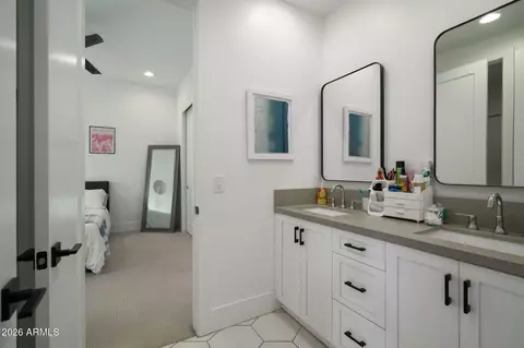 Bath - 3226 E Glenrosa Ave, Phoenix, AZ 85018 photo 3 of 5