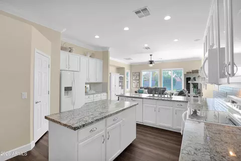 Kitchen - 9859 E Nopal Ave, Mesa, AZ 85209 photo 5 of 6