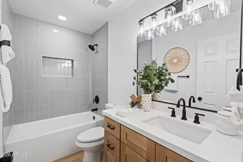Bath - 4301 E Betty Elyse Ln, Phoenix, AZ 85032 photo 3 of 3