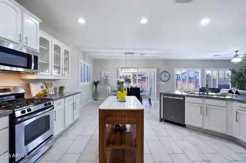 Kitchen - 2984 E Coconino Dr, Gilbert, AZ 85298 photo 3 of 6