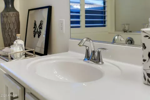 Bath - 2984 E Coconino Dr, Gilbert, AZ 85298 photo 2 of 3