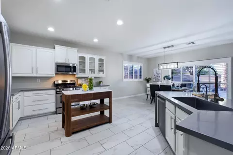 Kitchen - 2984 E Coconino Dr, Gilbert, AZ 85298 photo 2 of 6