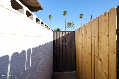 3022 N 37th St #4, Phoenix, AZ 85018