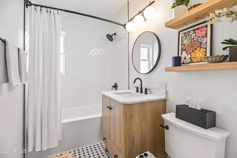 Bath - 4013 E Indianola Ave, Phoenix, AZ 85018 photo 3 of 3