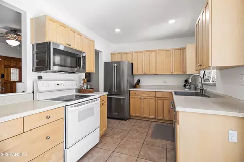 Kitchen - 4013 E Indianola Ave, Phoenix, AZ 85018 photo 1 of 2