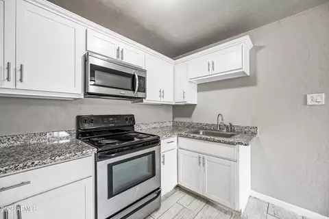 Kitchen - 1724 W Thomas Rd, Phoenix, AZ 85015 photo 3 of 3