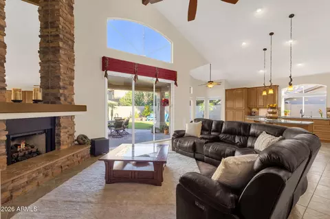 Living - 14811 S 13th Pl, Phoenix, AZ 85048 photo 2 of 4