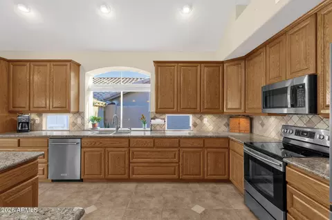 Kitchen - 14811 S 13th Pl, Phoenix, AZ 85048 photo 4 of 7