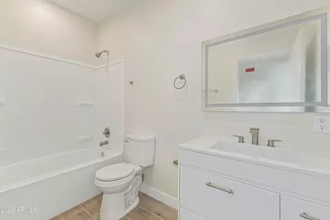 Bath - 9425 N 9th Ave, Phoenix, AZ 85021 photo 4 of 4