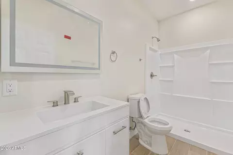 Bath - 9425 N 9th Ave, Phoenix, AZ 85021 photo 1 of 4