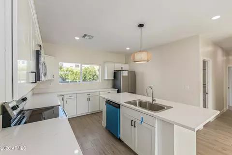 Kitchen - 9425 N 9th Ave, Phoenix, AZ 85021 photo 4 of 4