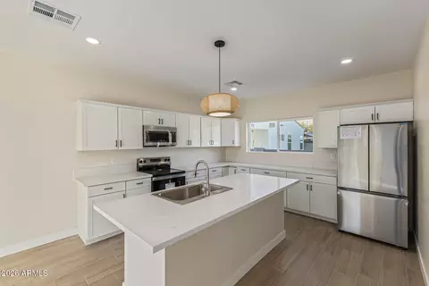 Kitchen - 9425 N 9th Ave, Phoenix, AZ 85021 photo 3 of 4