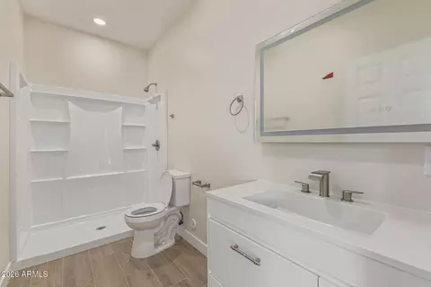 Bath - 9425 N 9th Ave, Phoenix, AZ 85021 photo 3 of 4