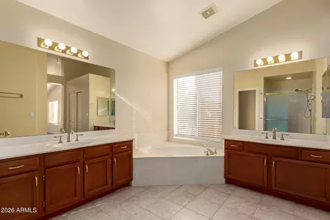 Bath - 1219 E Granite View Dr, Phoenix, AZ 85048 photo 2 of 5